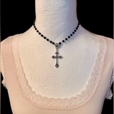 Grunge Handmade Jewelry, Grunge Cross Necklace, Vintage Jewelry Necklaces, Dark Beaded Jewelry, Silver Gothic Jewelry, Whimsy Goth Jewelry, Aesthetic Necklace Diy, Jewelry Making Inspiration