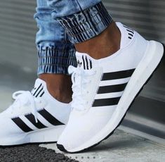 Mens 80s, Adidas Swift Run, Adidas Shoes Mens, Adidas Shoes Women, Gym Shoes, Nike Shoes Women, Sneakers Men Fashion, Shoes White, Casablanca