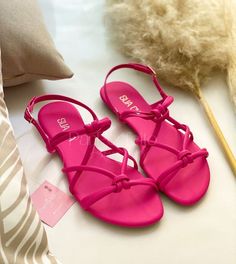 Fucsia Outfit, Classy Sandals, Diy Sandals, Fashion Shoes Heels, Barbie Shoes, Crochet Sandals, High Heel Slippers, Fashion Slippers, Fancy Shoes