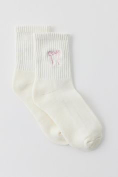 Ultra-soft quarter crew socks in a basic everyday style made special with some of our fave icons like bows and more embroidered at the at the ribbed cuff for a subtle statement. Features Icon embroidered quarter crew socks Super soft quarter crew socks Better-than-basic socks Icon embroidered at the ankle Ribbed at the cuff for a sure fit Cotton-blend quarter crew socks style Content + Care 80% Cotton, 18% polyester, 2% spandex Machine wash Imported Size + Fit Quarter crew length Fits US women’s Basic Socks, Socks Bow, Socks Style, Men's Shoes Accessories, Crew Sock, Shop Icon, Brand Sale, Women Men Shoes, Fashion Socks