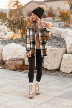 Large Plaid Shirt Outfit, Cozy Tights Outfit, Clothes For Size 10-12 Women, Lumberjack Women Outfits, Winter Plaid Shirt Outfit, Cold Weather Outfits Petite, Uk Fashion Women Casual, Cute Fall Inspo Outfits, Fall Inspo Outfits Casual