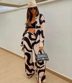 Miami Outfits, Mode Zara, Matching Sets Outfit, Art Basel, Looks Chic, Basel, Casual Sets, Streetwear Women, White Outfits