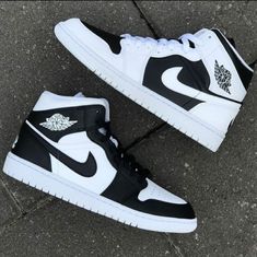 Air Jordan 1 Black And White, Kasut Nike, Sepatu Air Jordan, Pakaian Hipster, Custom Air Jordan 1