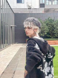 #zhao Hair Bleach Ideas Men, Hair Bleach Ideas, Grunge Boy Haircuts, Zhao Ke, Long To Short Haircut, Bleached Hair Men, Gemini Hair, Men Hair Color, Hair Inspiration Short