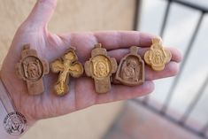 Divine Justice, Whittling Projects, Pocket Rosary, Small Icons, Christian Artwork, Anatomy For Artists, Orthodox Christianity, Christian Memes, Wood Pendant