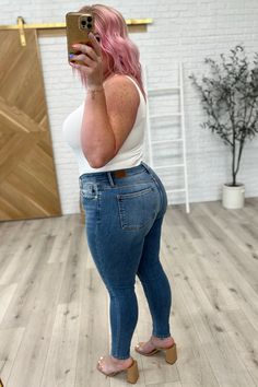 Slip into the classic style of the Catherine jeans - high-waisted, skinny fit and no-fuss non-distressed finish. Mix and match with your fave blouse or top and get ready to make stylish history! Feel fabulous with superior comfort and stretch in a timeless mid-rise - you'll never want to take them off! Judy Blue Mid Rise Zip Fly 4-Way Stretch Skinny Silhouette 93% Cotton, 6% Polyester, 1% Spandex True to Judy Blue Sizing 0/24: Waist 25" Hips 32" Rise 9" Inseam 28"1/25: Waist 26" Hips 33" Rise 9. Georgia Fashion, Judy Blue Jeans, Styling Ideas, Mid Rise Jeans, Cardio Workout, Jeans For Sale, Passion For Fashion, Classic Looks, Jeans Fit