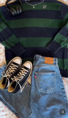 Skincare Room, Green Sweater Outfit, Blue Sweater Outfit, Striped Sweater Outfit, Gilmore Girls Outfits, Estilo Indie, Cute Everyday Outfits