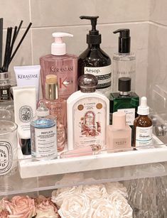 Vanity Display, Elegant Vanity, Shower Skin Care, Pretty Skin, Body Care Routine, Bath Room, Hair Care Products, Body Skin Care Routine, Beauty Skin Care Routine