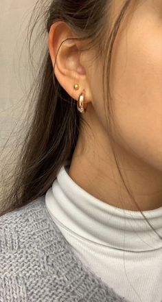 Two Piece Earrings, Doubles Piercings Ideas, Trending Ear Piercings, How To Style Double Piercing, Earring Mapping, Double Piercing Aesthetic, 2 Ear Piercings Ideas, Minimalist Ear Piercings Simple Classy, Second Ear Piercing Classy