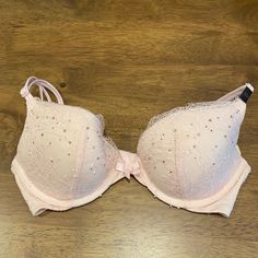 Victoria’s Secret Size 32c Brand New With Tags On Jeweled Bra. Victoria Secret Set, Aesthetic Dream, Hogwarts Dr, White Bustier, Victorias Secret Set, Red Bralette, Victoria Secret Pink Bras, Pretty Bras, Vs Bras