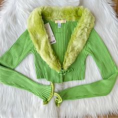 Urban Outfitters Green Furry Cropped Cardigan, Brand New With Tags!!! Faux Fur, Ties In The Front, And Lettuce Trim At The Arms. Size Small. Retail $49. Please Read Policy Before Buying #Uo #Urbanoutfitters #Croppedsweater #Furry #Crop Green Fashion Outfits, Urban Outfitters Jacket, Fuzzy Cardigan, Urban Fashion Women, Green Room, White Elephant, Cropped Cardigan, Green Jacket, Green Fashion