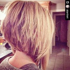 Inverted bob cut with layers Graduated Bob, Inverted Bob Hairstyles, Stacked Bob Hairstyles, 2015 Hairstyles, Inverted Bob, Short Bob Haircuts, Penteado Cabelo Curto, Modern Hairstyles, Hairstyles Ideas