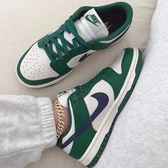 New With Box 100% Authentic Nike Dunk Low Gorge Green, Nike Dunk Low Outfit Woman, Nike Dunk Low Outfit, Nike Shoes Blue, Pretty Shoes Sneakers, All Nike Shoes, Cute Nike Shoes, Green Sneakers, Fresh Shoes