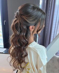 Cute Bridal Hairstyles, Debutante Hair, Hair Ideas Wavy, Peinados Para Xv Años, Pretty Updos, Hair Down Styles, Loose Curls Hairstyles, Classy Hairstyles