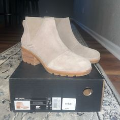 Sorel Cate Boot. Worn Twice, Perfect Condition, Still Have Box. $100 Or Shoot Me An Offer. I Will Consider Every Offer That Is Made! Sorel Cate, Sorel Womens, Sorel Shoes, Chelsea Boot, Boots Booties, Chelsea Boots, Bootie Boots, The Social, Chelsea