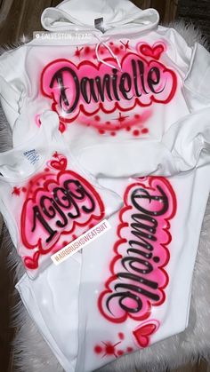 Designs by Galveston Airbrush! ♡ Feel free to contact me with any questions or custom orders. Each Custom Airbrush 3-Piece Set includes a Hoodie, Sweatpants, and a T-shirt (or wifebeater tank). Please select your size from the drop-down menu. You can mix and match sizes (Please leave a note about what size you need for each item) ✧ Our Designs on these cute outfits are handmade with the artists' skilled Hands and that makes each item unique ✧ Each design includes up to TWO names or words with up Airbrushed Birthday Shirts, Air Spray Shirts, Airbrush T Shirts Birthday, Airbrush T Shirts Outfit, Spray Painted Shirts 2000, Spray Painted Outfits, Air Brush Tshirt, Painting On A T-shirt, Airbrush 90s Outfit