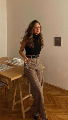 Outfits For 5’4 Women, Womens Classy Work Outfits, Kate Foster Working Moms Style, Aesthetic Work Fits, Business Woman Summer Outfit, Dc Work Outfits, Dc Professional Style, Casual Work Aesthetic, Jeans In Office Business Casual