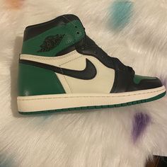 Pine Green Jordan 1 Size 9 In Men W/Green, White, & Black Laces Pine Green Jordan 1, Jordan 1 Colors, Jordan Green, Green Jordans, Pine Green, Jordans For Men, Black Laces, Jordan Shoes, Mens Shoes Sneakers