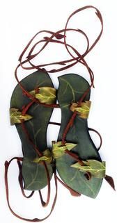 Pendragon Shoes- Vine Leaf Sandals. Here are the greeny-spring coloured ones!! Fairy Shoes, Spooky Szn, Fairy Clothes, Fairy Fashion, Green Shoes, Fantasy Clothing, Lace Up Flat, Indian Art