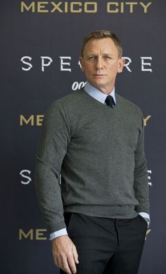 Daniel Craig Style, Bond Suits, Daniel Craig 007, Daniel Graig, James Bond Style, Daniel Craig James Bond, Day Of Dead, Dress Cardigan, Sunday Style