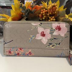 Guess cream and pink floral wallet #floral
Like new Pink Floral, Like New, Wallet, Cream, Floral, Pink