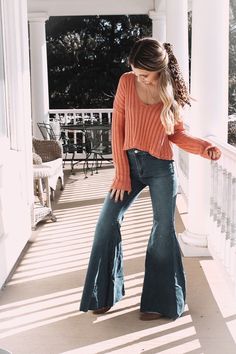 Winter outfit... cropped sweater + boot cut jeans #winteroutfit #sweater #style #fashion #outfitinspirtion #bootcutjeans #jeans #croppedsweater #sweateroutfits Bootcut Jeans Outfit, Bell Bottom Jeans Outfit, Flare Jeans Outfit, Jeans Outfit Winter, Flared Denim, Country Girls Outfits