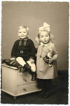 Retro Portrait, Vintage People, Vintage Children Photos, Kind Photo, Portrait Vintage, Historic Photos, Old Photographs, Photo Vintage, Vintage Portraits