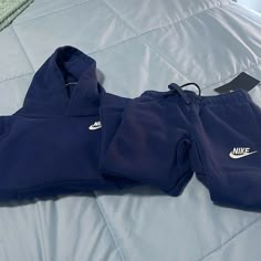 Toddler Nike Jogger Set Navy Blue Nike Set, Nike Hoodie And Sweatpants Set, Dark Blue Nike Tech, Quince Gift Ideas, Nike Tech Set, Nike Sets, Casual Baddie, Birthday Gift Ideas For Mom, Nike Jogger