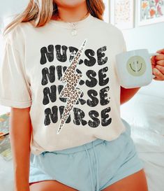 Nurse Aide Shirts, Healthcare Shirt Ideas, Nurse T-shirt, Lpn Shirts, Nurse Shirts Ideas, Cricut Nurse, Nurse Style, Aesthetic Tees, Aesthetic Nurse