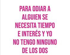 a pink and white poster with the words, para odiar alguin se necesita tempo e intres y no