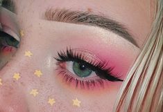 Sailor Moon Eyeshadow Look, Princess Bubblegum Makeup Look, Steven Universe Makeup Looks, Sailor Moon Makeup Cosplay, Sailor Moon Eye Makeup, Fluttershy Cosplay Makeup, Princess Peach Eye Makeup, Princess Peach Inspired Makeup