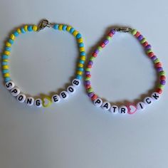 Friendship bracelets inspired by the TV show "Spongebob" Preppy Best Friend Bracelets, Bestie Homescreen, Tangled Friendship Bracelet, Cute Bff Bracelet Ideas, Song Inspired Bracelets, Spongebob Bracelets, Best Friend Clay Bead Bracelets, Bsf Bracelets, Letter Bracelet Beads Ideas Funny