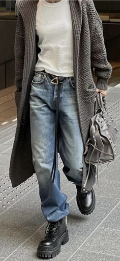 Denim Photoshoot Ideas, Skirt Jeans Outfit, Denim Photoshoot, Skirt Jeans, Denim Jacket Outfit, Denim Skirt Outfits, Boho Style Outfits, Denim Trends, Amazing Outfits