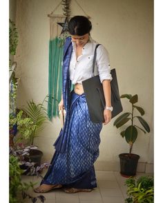 Shirt With Saree Style, White Blouse For Saree, White Blouse Saree Combination, Shirt Blouses For Saree, Saree With White Blouse, Blouses For Sarees, White Saree Blouse, Saree Combination, White Blouse Designs