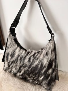 -%100 leather Cowhide 34cm.27 cm.1.2ft×09 ft -Natural color.black white grey -Completely natural, real and odorless. -Express shipping. Thanks for visiting our shop. Hope we can help you find perfect decoration. All of our sheepskins are real, natural, odorless and soft. They are all selected and processed carefully. White Leather Handheld Hobo Bag, Patchwork Cowhide Rug, Cowhide Bag, Cowhide Rug, Leather Shoulder Handbags, Patchwork Bags, Cow Hide Rug, Bag Handmade, Shoulder Handbag