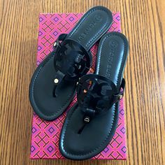 Tori Burch Nice Brand Tori Birch Shoes, Black Tory Burch Sandals, Tori Burch, Tory Burch Sandals, Pretty Shoes, Tory Burch Shoes, Women's Shoes Sandals, Tory Burch, Fashion Shoes