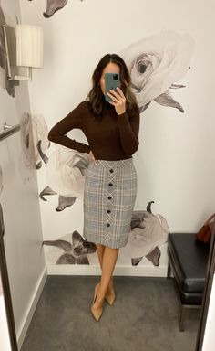 Sharing a few Ann Taylor fitting room try-ons.  Check end of this post for a 50% off your purchase code (with an additional discount for reward members for a limited time).    Love this… Fitted Tweed Dress For Fall Workwear, Fall Button-up Midi Dress For Work, Non-stretch Skirt For Office In Fall, Fall V-neck Office Midi Dress, Fall Tweed A-line Dress For Work, Receptionist Outfit Front Desk, Winter Church Outfits For Women, Estilo Meghan Markle