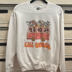 Retro 70s Style Chi Omega Sweatshirt. Never Worn Chi Omega Sweatshirt, Chi Omega, Retro 70s, 70s Fashion, White Tops, Womens Tops, Sweatshirts Hoodie, White, Sweatshirts