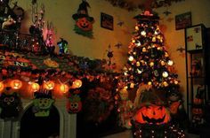 a living room decorated for halloween with pumpkins and decorations on the fireplace mantel