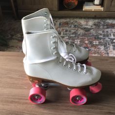 Roller Skates Chicago Mint Condition! White And Pink Smoke And Pet Free House Size 8 Women’s Size 8 Women, Roller Skates, Home Free, Mint Condition, Pink White, Athletic Shoes, Chicago, Mint, Women Shoes