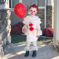 It Clown Makeup Kids, It Family Costumes, Pennywise Family Costume, Scary Clown Kids Costume, Kids Scary Clown Costume, Kids Pennywise Makeup, Baby Pennywise Costume, Pennywise Diy Costume, Diy Pennywise Costume Kids