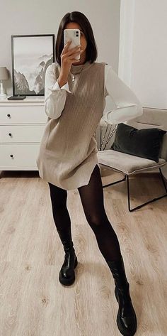 Modern Black Outfits, 30 Yr Old Women Fashion, Parisian Chic Fashion, Curated Closet, Neutral Aesthetic, Outfit Chic, Mode Casual, Looks Chic