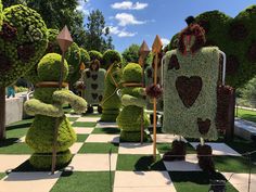 the topiary garden is made to look like people with hearts on their heads and arms