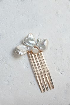 Natural Pearl Hair Comb Freshwater Pearl Hair Comb Baroque | Etsy Mother Of Pearl Hair Clip, Elegant Hair Accessories, Bridal Hair Accesories, Bridal Jewerly, Bridal Hair Combs, Pearl Hair Accessories, Pearl Hair Comb Wedding, Pearl Hair Piece, Pearl Comb