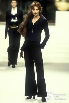 Chanel Pantsuit, Classic Chanel, Outfits 90s, Original Supermodels, 90s Models, Chanel Haute Couture