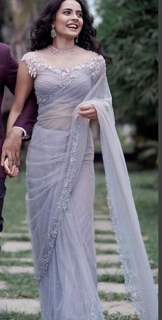 Designer Sarees With Blouse, Designer Saree Look For Wedding, Designer Net Sarees Party Wear, Saree For Women Party Wear, Fashion Sarees Style, Saari Designs Latest Party Wear, Blouse Designs For Party Wear Sarees, New Model Sarees Party Wear, Sarees For Girls Wedding