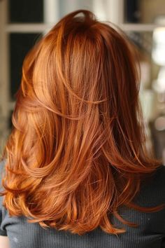 Embrace the trends of summer 2024 with hair colors that match the outdoor vibrancy. Think earthy reds and natural browns. Intense Copper Blonde, Fall Red Hair Color, Summer Red Hair Color, Hair Colors For Summer, Fun Highlights, Color Trends 2024, Hot Hair Colors