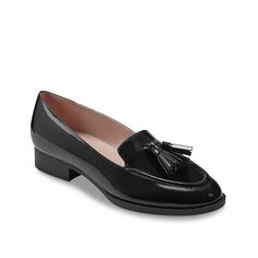 Bandolino-Linzer Loafer Touch up your professional look with the Linzer loafer from Bandolino. A classic, tasseled look makes for a vintage touch, while the glossy finish catches the eye. Leather Shoes Women Flats, Leather Shoes Women, Vacation Fashion, Loafer Women, Swim Trends, Women Flats, Shoes Outfit, Slip On Loafers, Kids Trend