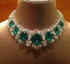 Emerald Jewelry, Dream Jewelry, Gorgeous Necklaces, Necklace Designs