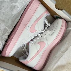 Brand New Size 7y In Big Kids Size 8.5 In Women’s Pink Air Forces, Pink Nike Air Force 1, Pink Air Force 1, Air Force Baby, Pink Nike Air, Pink Nike Shoes, Korean Fits, Air Forces, Cute Nike Shoes